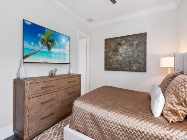Discover Luxurious Waterfront Retreats - Unmatched Bay Views